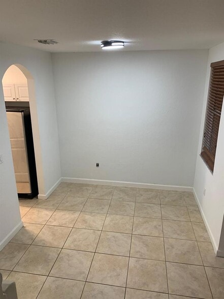 Building Photo - 3390 NE 13th Circle Dr