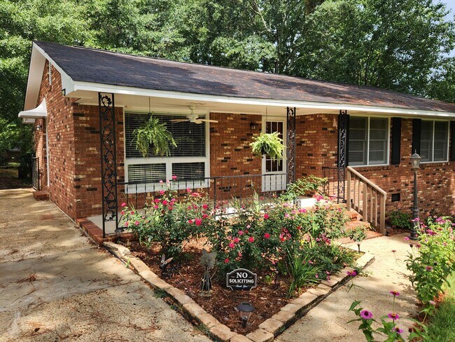 Building Photo - 3 Bedroom 2 Bath home in North Columbus