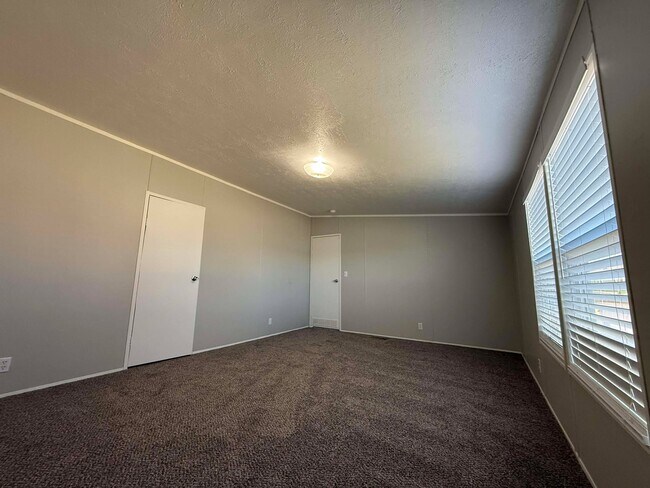 Building Photo - 120 Parma Ct