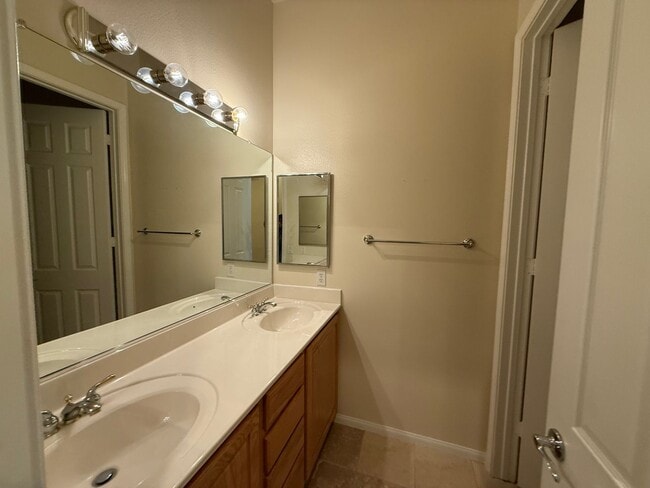 Building Photo - Apple Valley Estates- Gated Community- Beautiful 4 Bedrooms, 3 Bathrooms