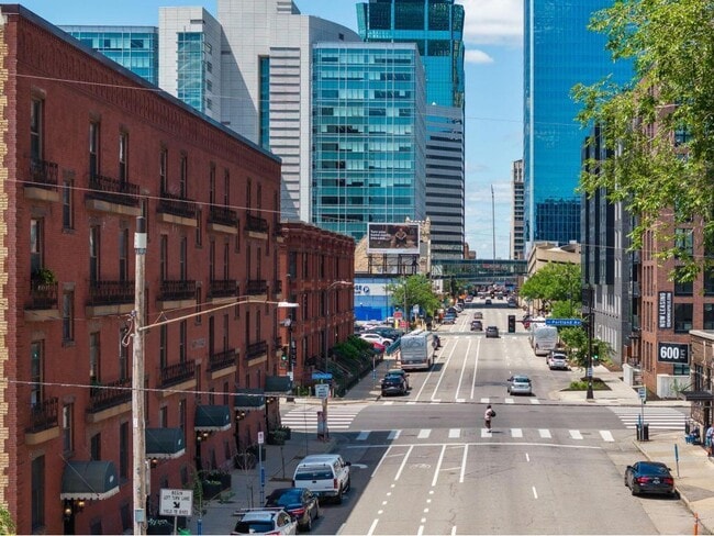 Building Photo - 609 S 9th St