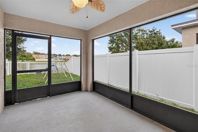 Building Photo - 7961 Carriage Pointe Dr
