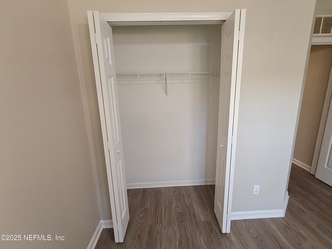 Building Photo - 1250 Bedrock Dr