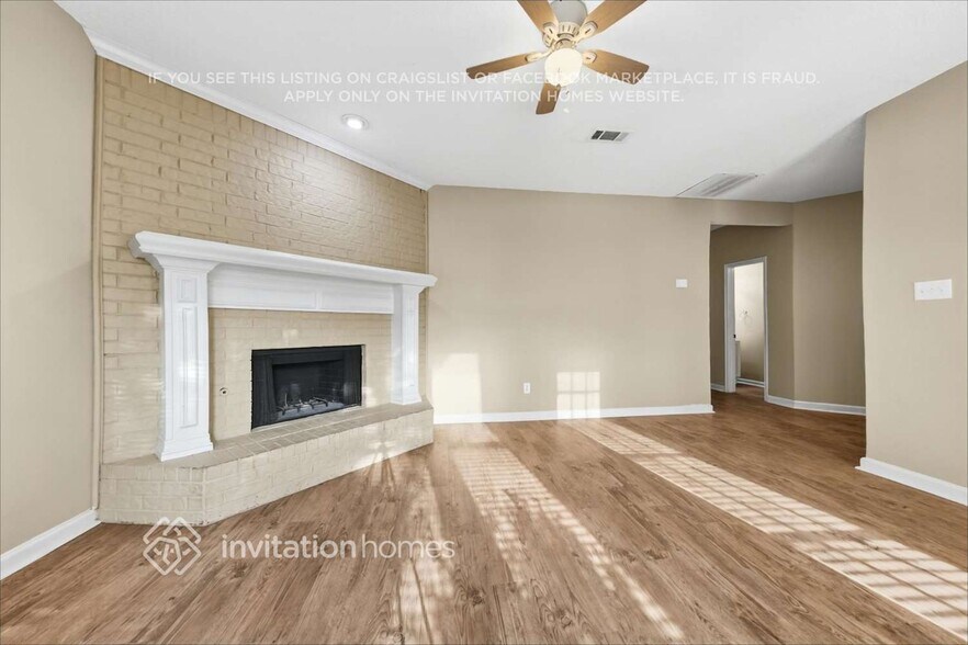 Building Photo - 2110 Loretta Ln