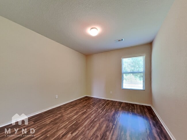 Building Photo - 301 Westwood Dr