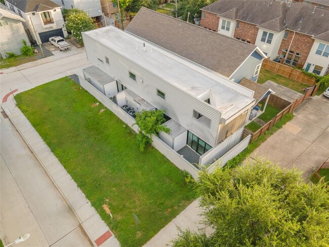 Building Photo - 3404 Home St