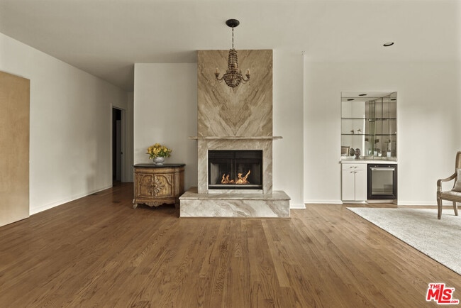 Building Photo - 3780 1/2 Multiview Dr