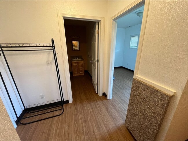 Building Photo - Super cute Centralia Studio