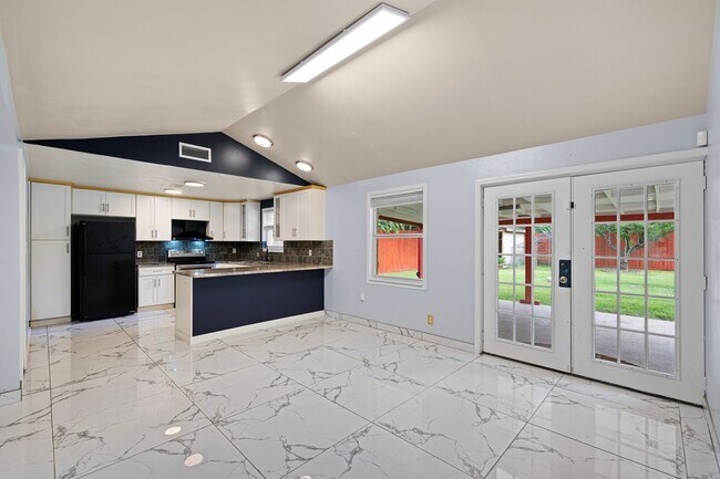 Building Photo - 5718 Greencraig Dr