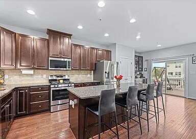 Building Photo - 24 Chamberlain Ct