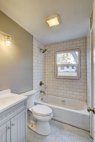 Building Photo - 1017 Hiatt St