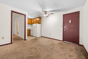 Building Photo - 35 Deerfield Ct