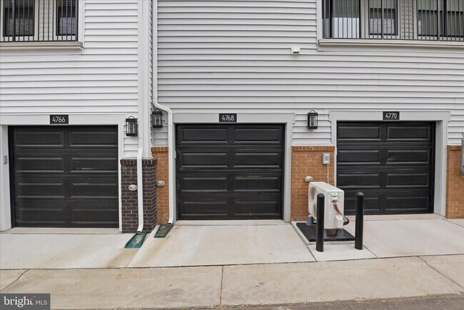 Building Photo - 4768 SULLY POINT Ln