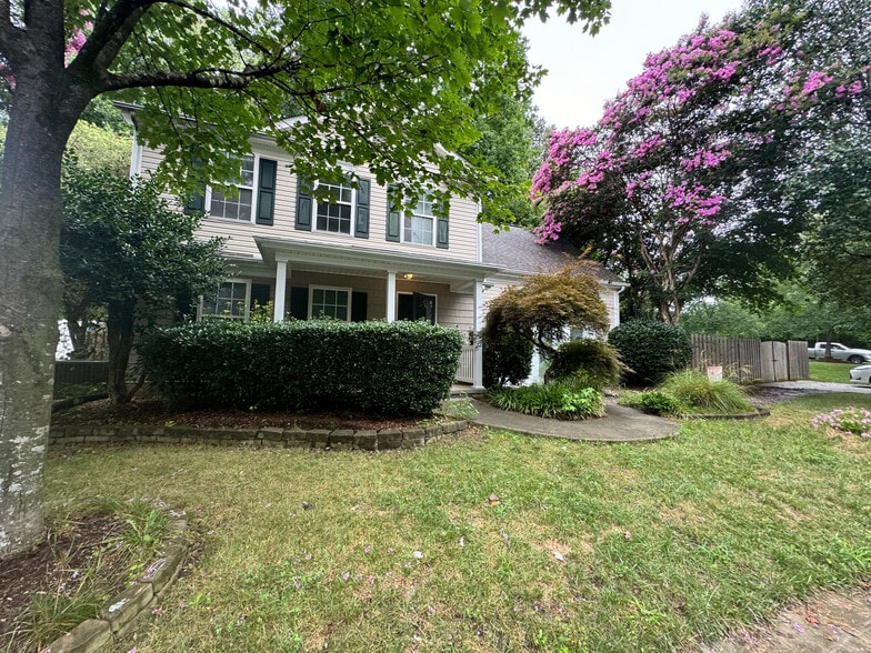 Building Photo - Room in House on Feldspar Way