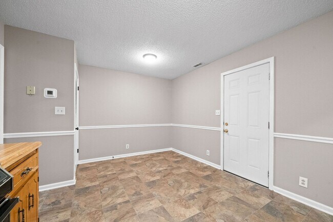 Building Photo - 405 Cook Dr