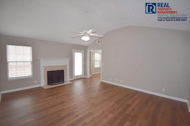 Building Photo - Adorable 3-bedroom home in Murfreesboro on a corner lot! Attached garage and washer and dryer hoo...