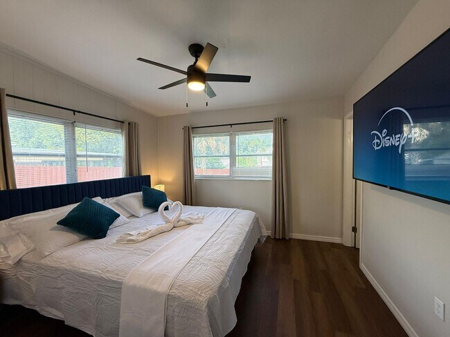 Building Photo - 904 15th St NE