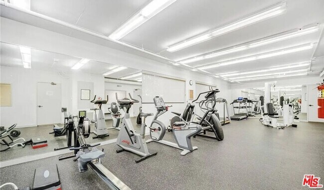 Building Photo - 1880 Veteran Ave