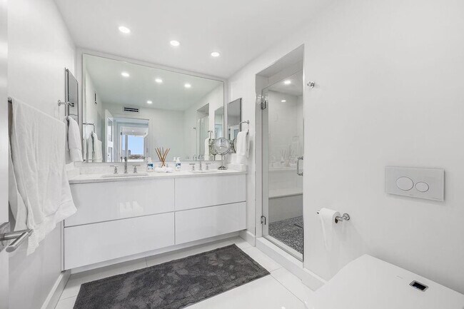 Building Photo - 545 S Fort Lauderdale Beach Blvd