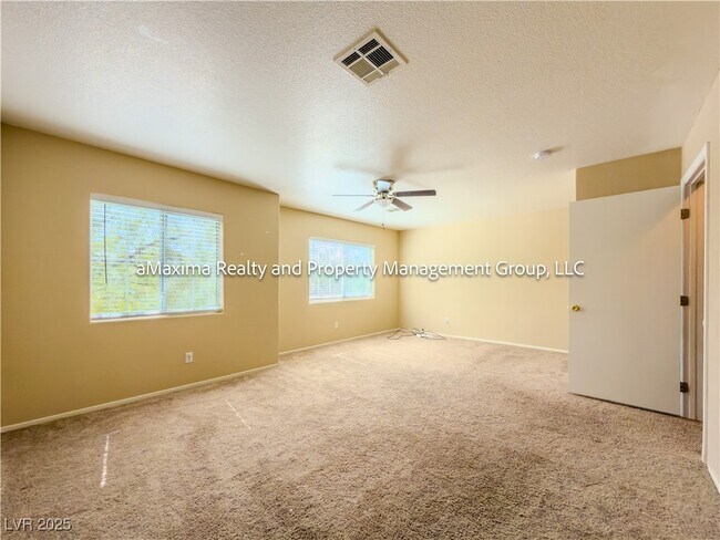 Building Photo - 3824 Hollycroft Dr
