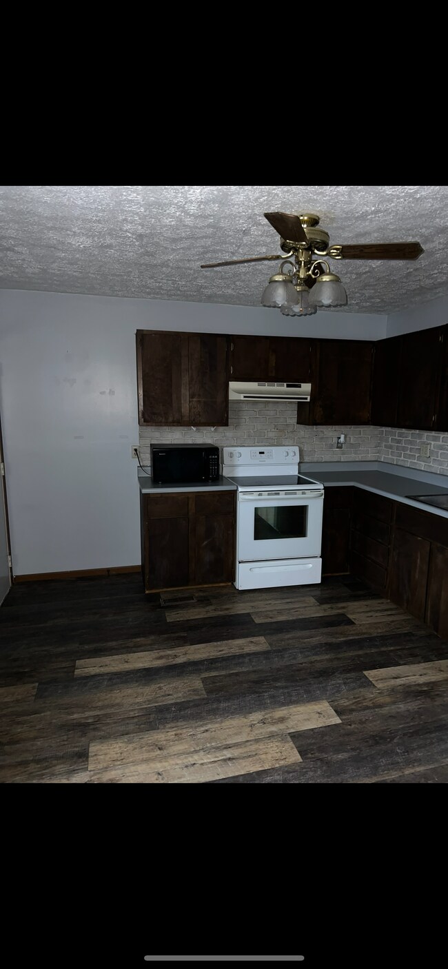 Building Photo - 415 S Ellison St