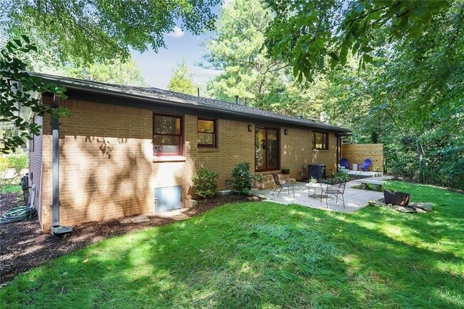 Building Photo - 1995 Commodore Ln