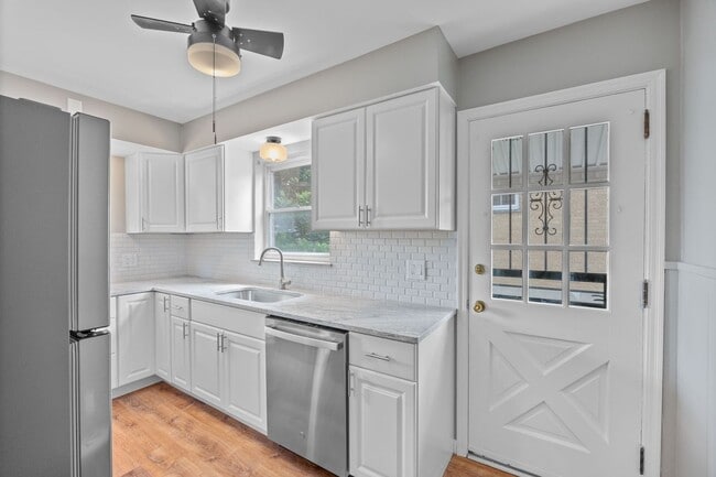 Building Photo - Delhi Township- Cute Single Family 4 bed, ...