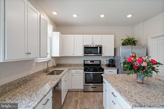 Building Photo - 35418 River Bend Dr