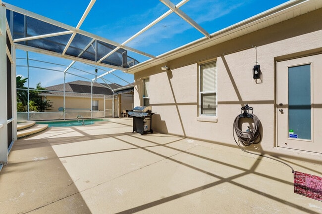 Building Photo - 412 N Hampton Dr