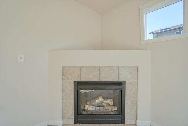 Building Photo - BEAUTIFUL THREE BEDROOM HOME IN VANCOUVER