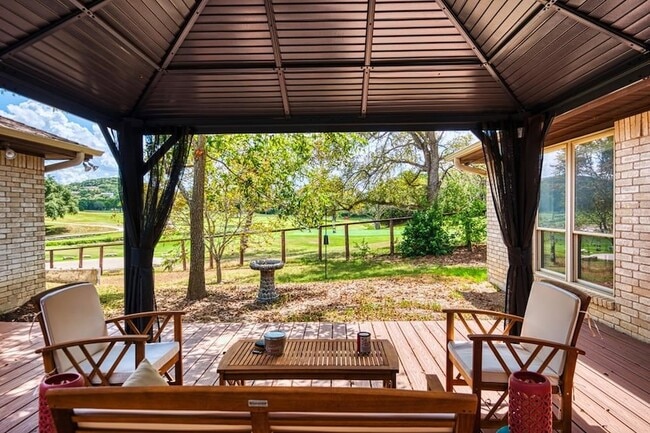 Building Photo - 821 Laura Belle Dr