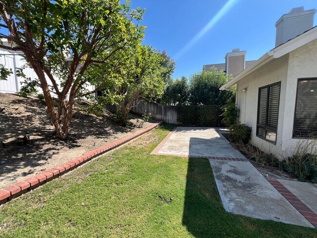 Building Photo - Beautiful Laguna Hills home located just m...
