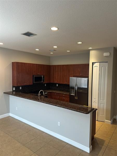 Building Photo - 14631 SW 11th Ct