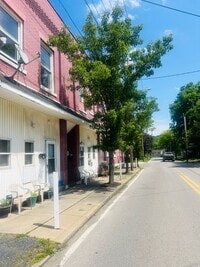 Building Photo - 1st floor 1 bedroom apartment everything b...