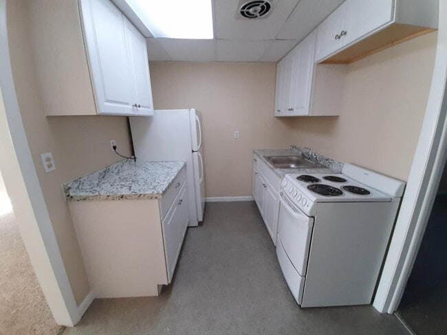 Building Photo - 157 Main St