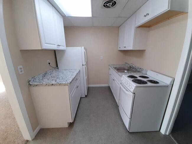 Building Photo - 157 Main Street, Unit B