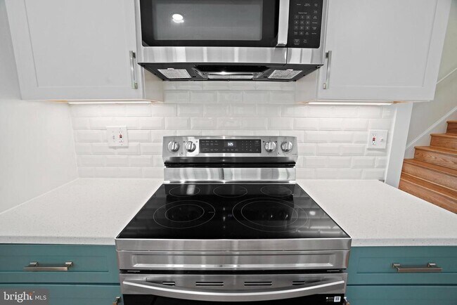 Building Photo - 6607 Lone Oak Dr