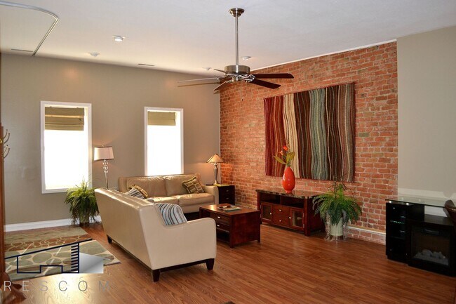 Building Photo - 274