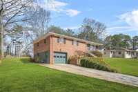 Building Photo - 3207 Woodview Dr SE