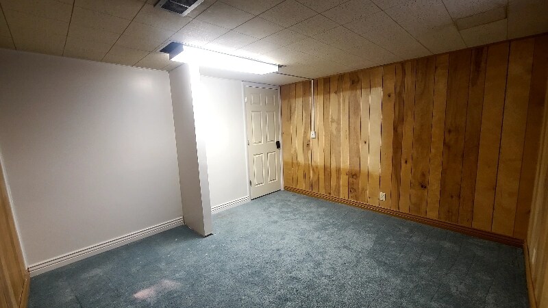 Building Photo - 557 Laker Wy