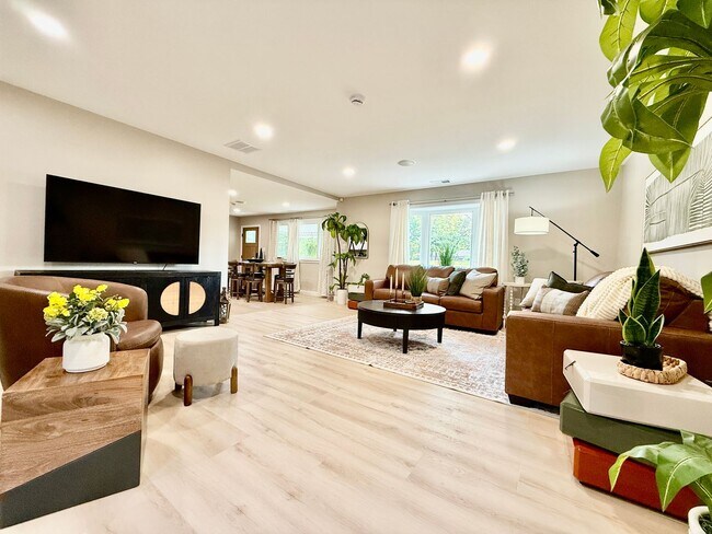 Building Photo - Brand new remodeled home in Monroe!