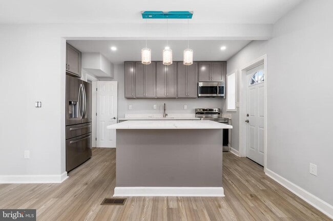 Building Photo - 1401 18th Pl SE