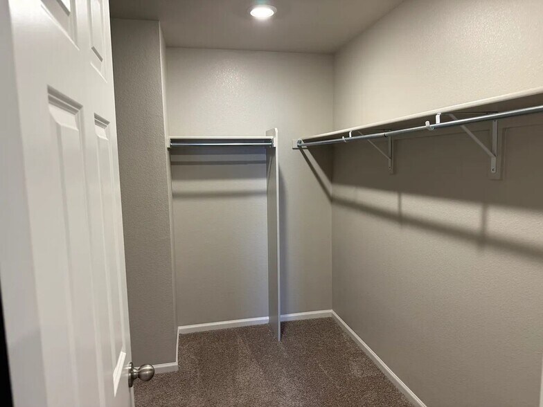 Building Photo - 745 N Tempe St