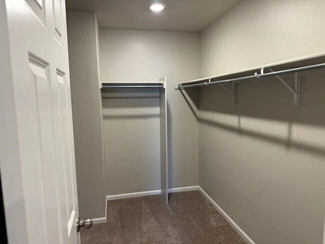 Building Photo - 745 N Tempe St