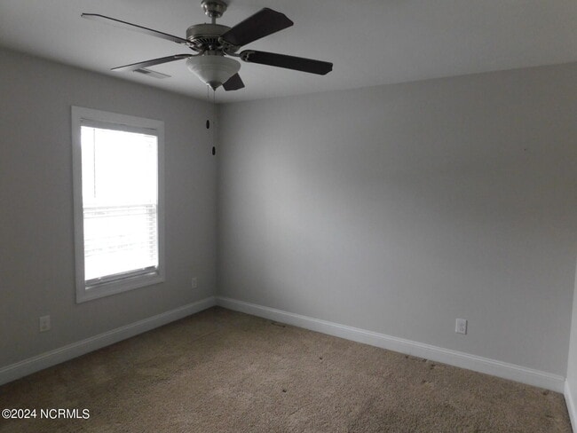 Building Photo - 108 Meadow Way