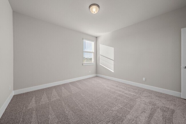 Building Photo - 217 Pinnacle Ln