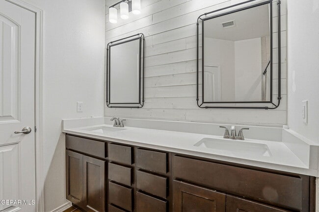 Building Photo - 14804 John McNeely Ave