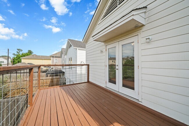 Building Photo - 513 W 22nd St