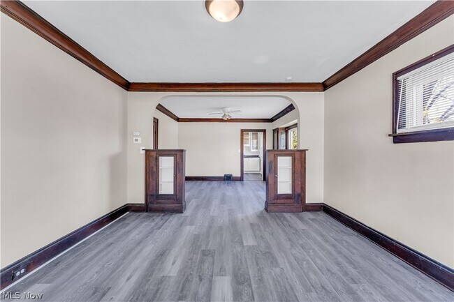 Building Photo - 9404 Cardwell Ave