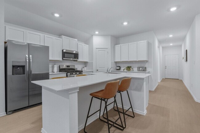 Building Photo - 591 Sormonne Lp